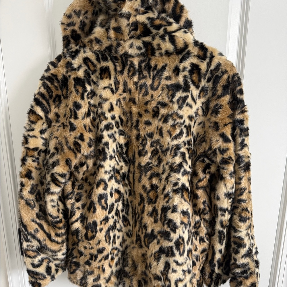 Natori faux leopard fur shawl coat - Picture 7 of 10
